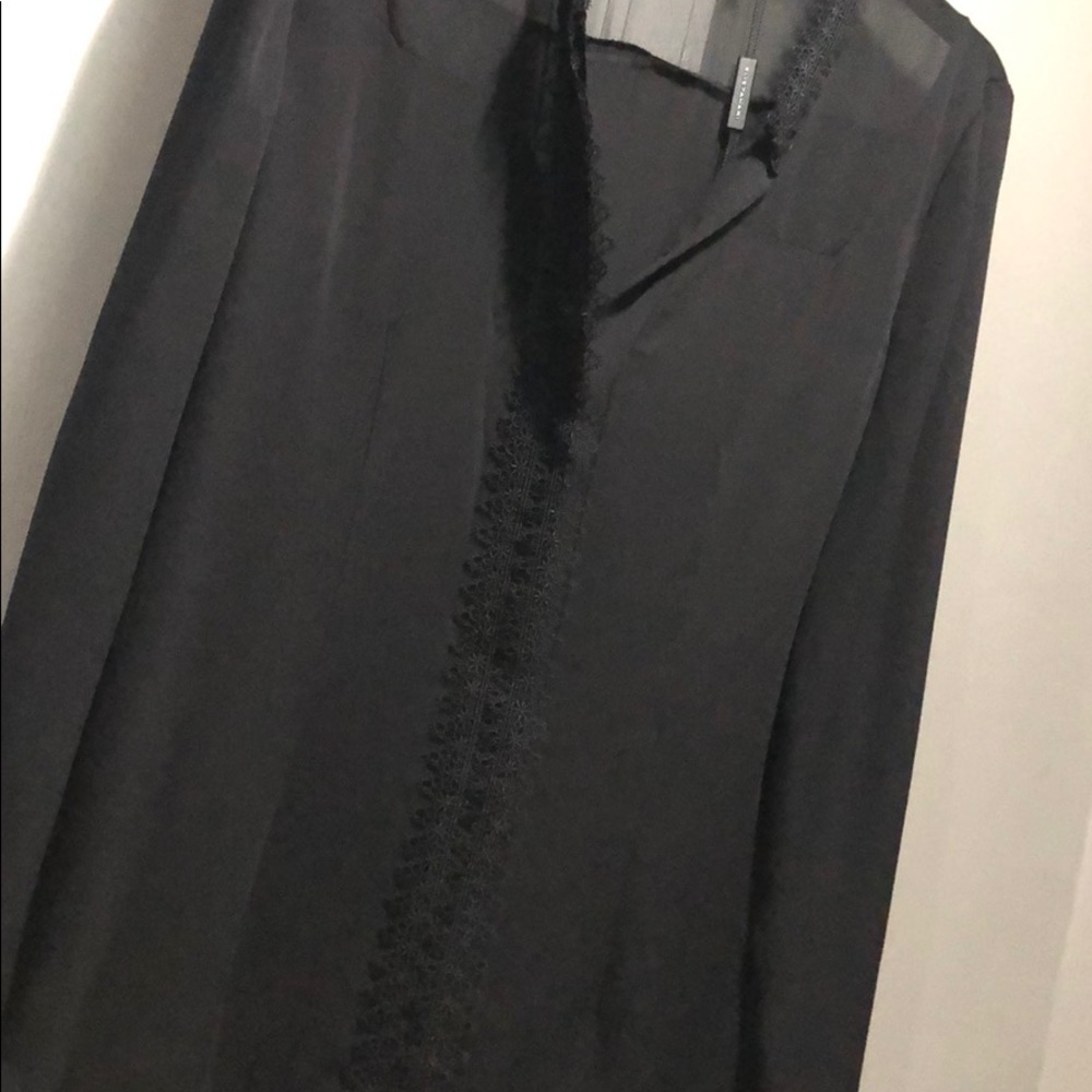 Elie Tahari classy long sleeve shirt